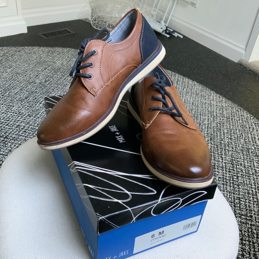 Big Boys Size 6 Cognac and navy shoes